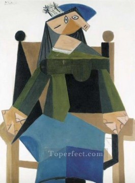 Mujer sentada en un sillón 5 1941 Pablo Picasso Pinturas al óleo